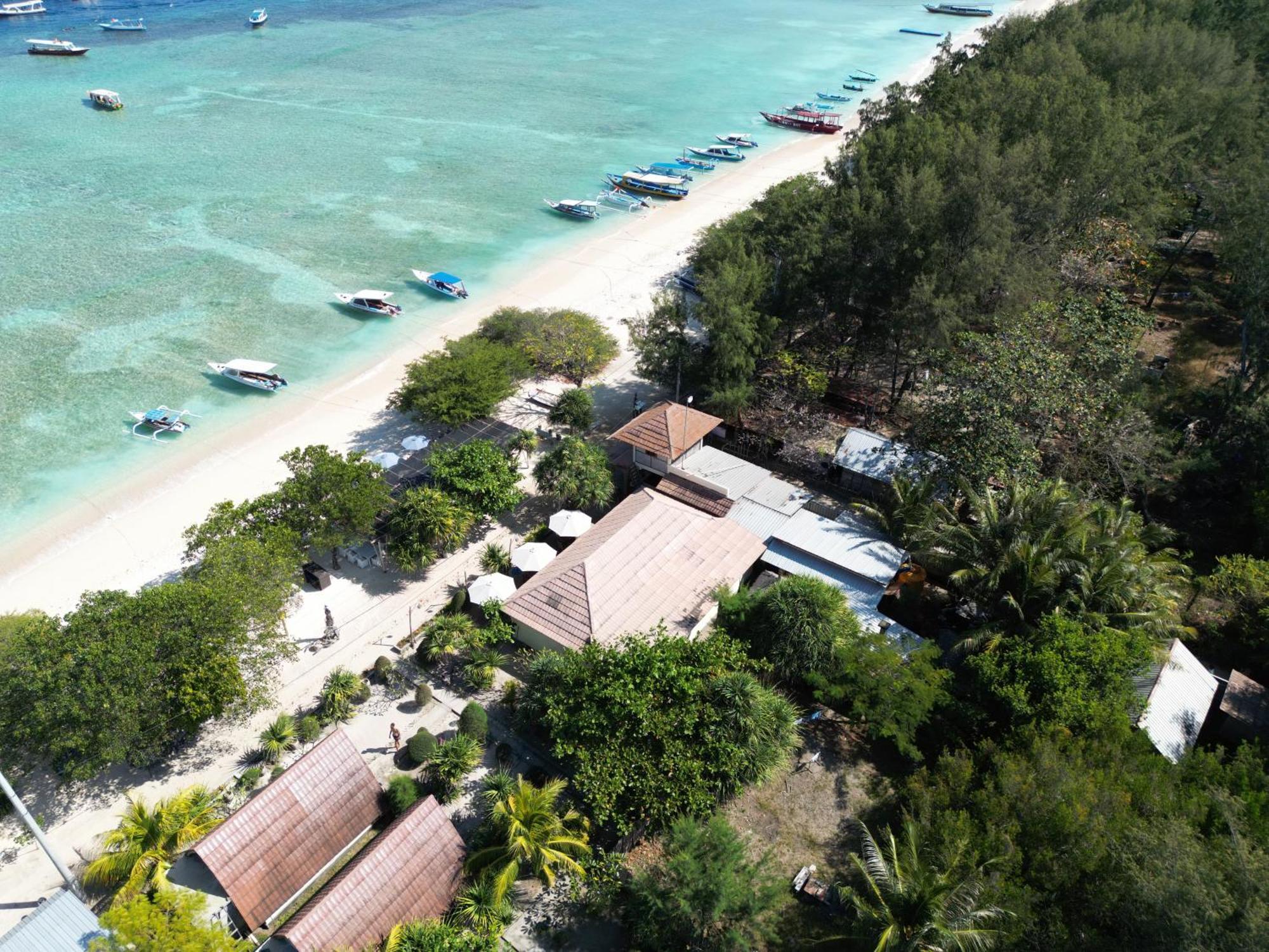 Two Brothers Bungalows Gili Meno Exterior photo