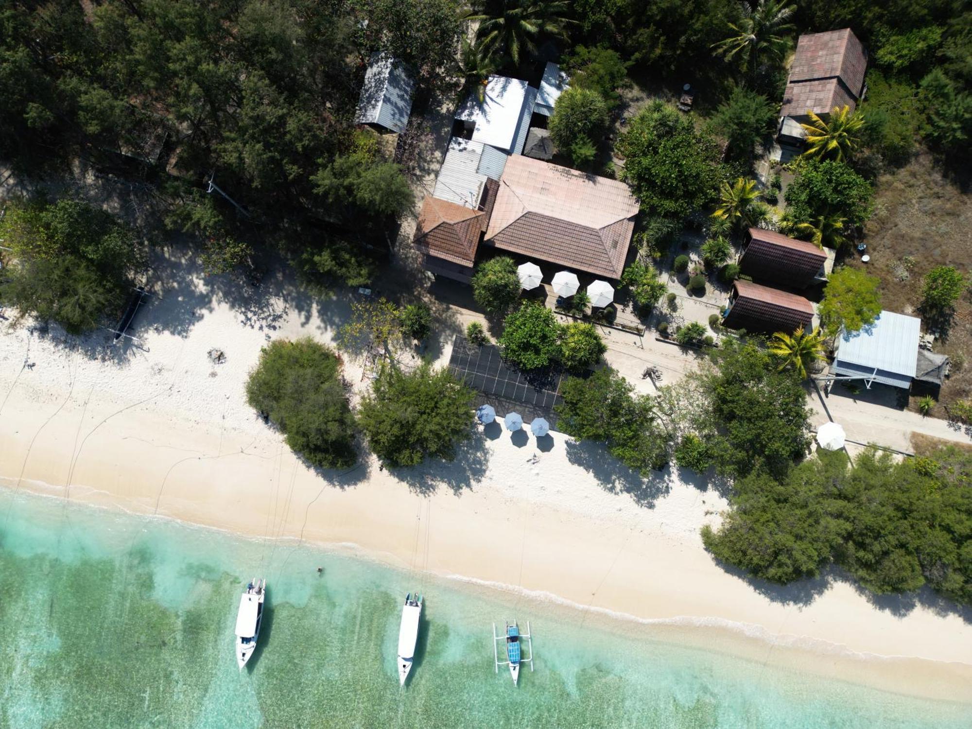 Two Brothers Bungalows Gili Meno Exterior photo