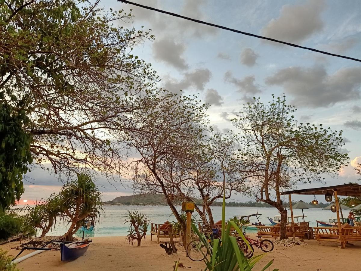 Two Brothers Bungalows Gili Meno Exterior photo